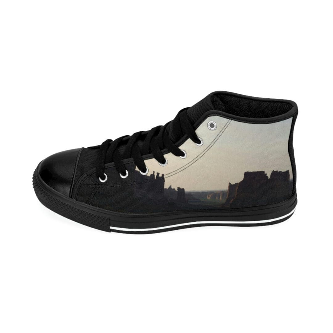 Side view sneaker with canyon silhouette print